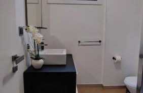 The Jolie - A Retreat in the City in an Entire House - Foto 52