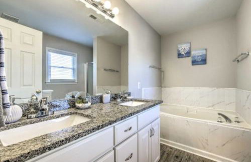 Fenced Yard and Ping-Pong Table Spacious Graham Gem - Foto 21