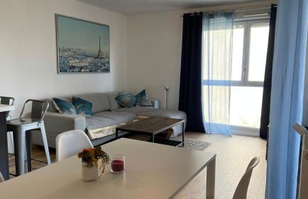 Lumière Parisienne, Bright 2 Bedroom Apartment with Terrace, Free Parking, Near Metro Line 13 - Foto 7