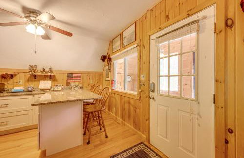 7 Mi to Ski Slopes! Cozy Madison Cabin with Fire Pit - Foto 14