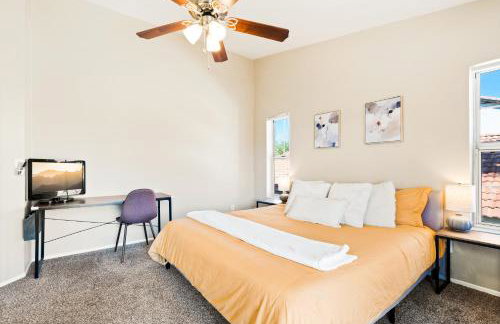 Pool-side Villa with Perfect Views - Foto 19