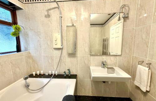 Indoor Heated Pool - Large Family Home - Sleeps 12 - Near Bournemouth Beach - Photo 39