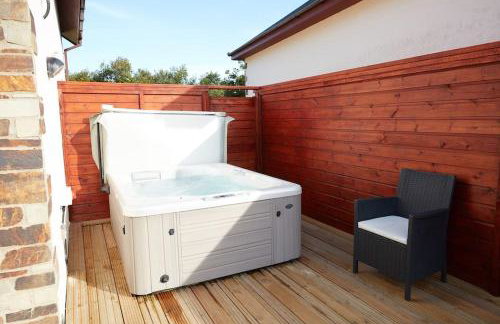 KingFisher Hot Tub & log Burner house on Premium lakeside with Resort Facilities - Foto 14