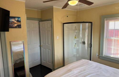 Spacious 5BR Midtown - Near Zoo and Liberty Bowl - Photo 35