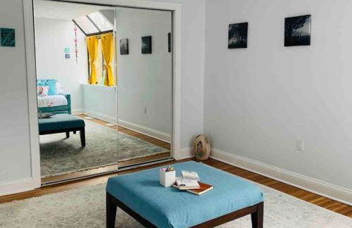 A Regal Retreat- Exclusive Parking, Prime Location - Foto 38