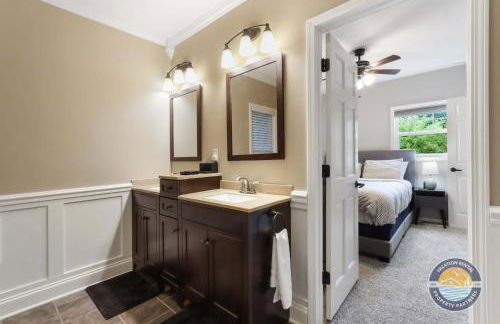 New Pet Friendly Walking Distance to Lake Front - Foto 13