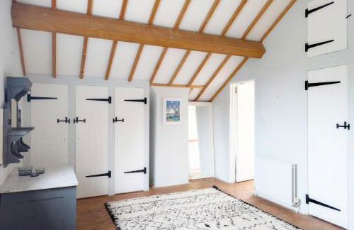 Shires Barn Farmhouse - Westbourne - Photo 46