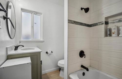 Cozy single story 2 bdrm family home near the BLVD - Foto 3