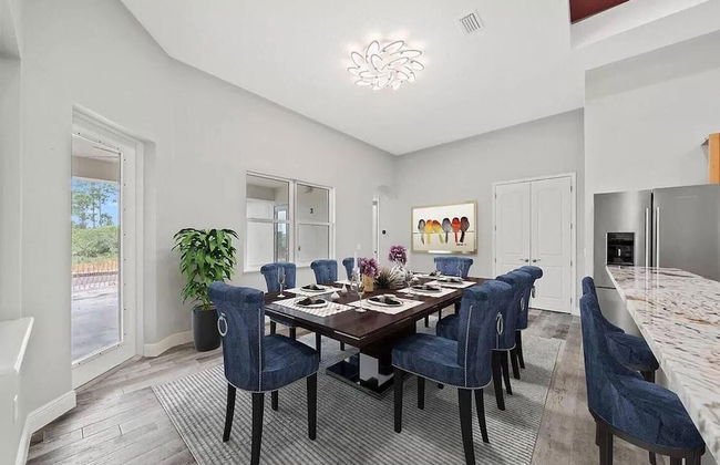 Stunning Luxury Mediterranean-style Private Oasis! - Foto 32