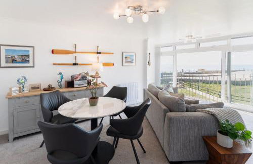 NEW Beachfront Apartment slps 4, West Bay, Dorset - Photo 13