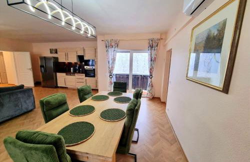 OVER RIVER near FRANKFURT-130 QM-4 ROOMS- 6 BEDS- FREE PARKING- AC - Foto 23