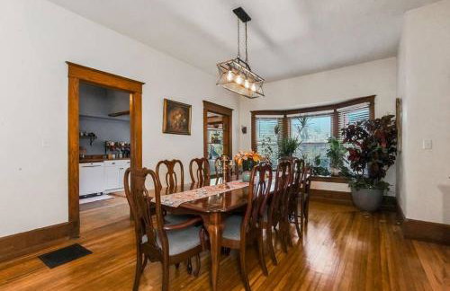 Historic Charm: Spacious 4BR Retreat Sleeps 11 - Holiday Home - Foto 7