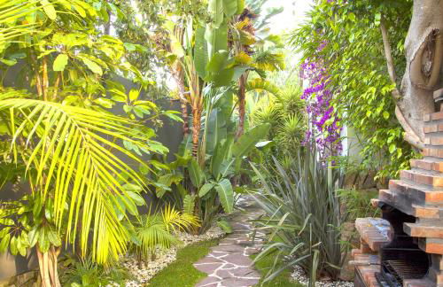 Villa de Lujo con Jardines y Piscina - Foto 52