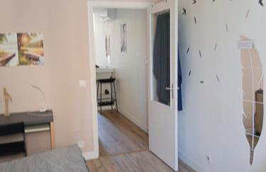 T2 Cosy, agréable fonctionnel et douillet, 1 lit 140 et un BZ , Wifi gratuit, boîte à clés, proche commerces et gare routière, - Foto 13