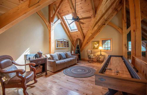 Luxury Riverfront Lodge - Sleeps 12, VIEWS, Fireplaces, Dogs OK - Photo 37