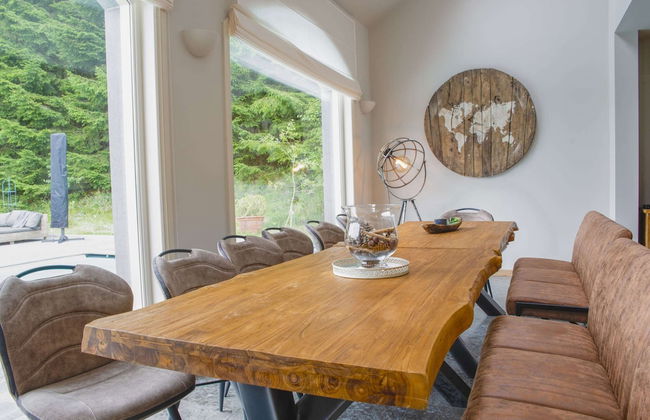 Majestic Villa With Pool and Sauna - Photo 33