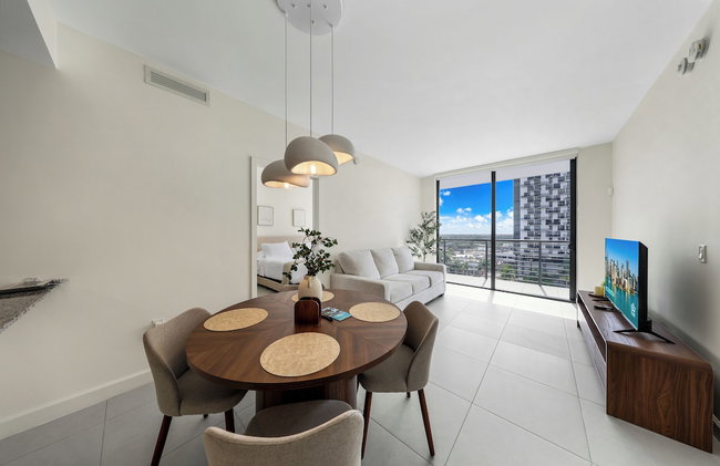 Downtown Doral Condo w-Free Parking - Foto 72