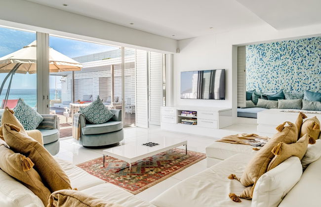 Villa Bleu Blanc in Camps Bay With Pool and Views - Foto 32