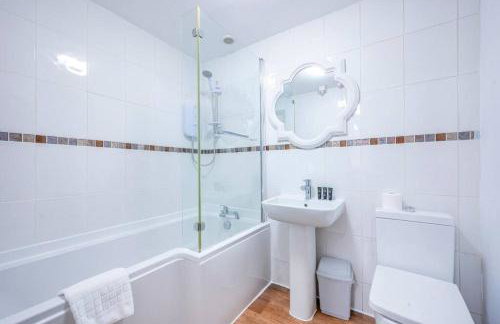 *F2GH* for your most relaxed & Cosy stay + Free Parking + Free Fast WiFi * - Foto 11