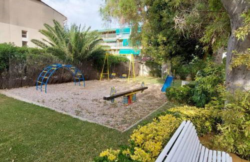 Apartamento, piscina y playa - Photo 12