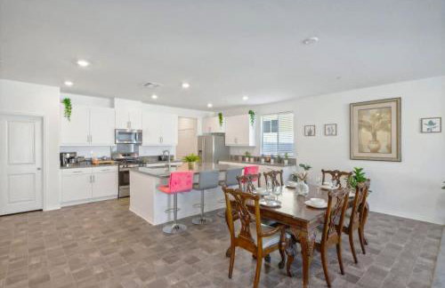 Entire Private Home with 4 Bedrooms 2 Bathrooms, Mountain Edge, New House, Ranch, Gated Yard, Available Now - Foto 36