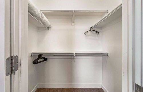 Spacious 2-Story, Pet&Fam Friendly, WFH, Gym&Pool - Foto 57