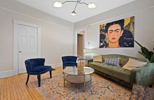 4 Bedroom 3 Story Townhouse with Free Parking - Foto 17