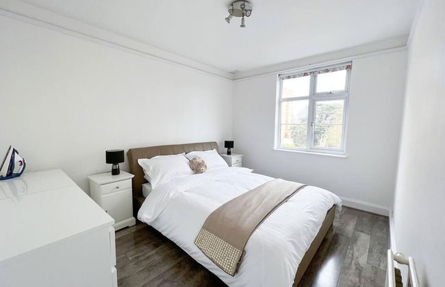 Bright and Spacious 2-bed Apartment in Sutton - Foto 8