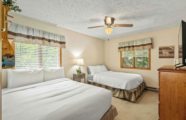 Shady Pines by Avantstay Enclosed Porch, Game Rooms, & Lake/beach Access! - Foto 24