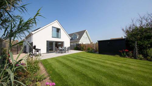 3BR Stylish Home Sea View Walk to East Wittering - Foto 2, Garden, Garden view