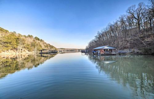 Spacious Home on Beaver Lake with Deck and Fire Pit! - Foto 34