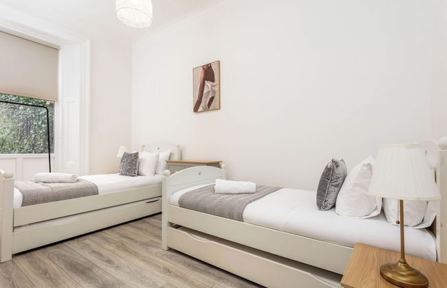 Cuthbert House - Donnini Apartments - Photo 9