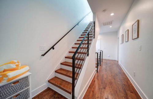 Modern Rooftop Townhome w Hot Tub & Skyline Views - Photo 21