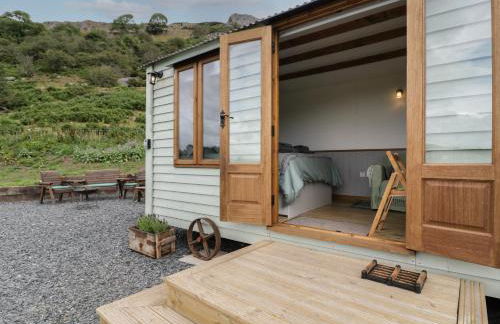 Tan Y Castell Shepherds Hut - Photo 2