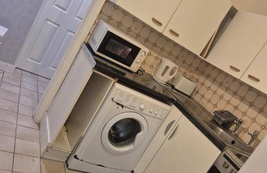 A bedroom flat in a house - Foto 5