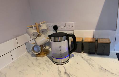 Heaton-Beautiful 3 Double Bedrooms Sleeps 6 Free Parking and Wifi - Foto 6