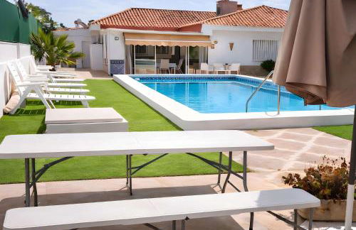 Chalet de Lujo con Piscina Privada cerca de Sevilla - Photo 3