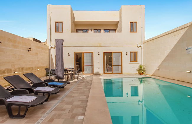 Nadurin, Gozitan Villa 7 Bedr. & 2 Pools - Photo 1