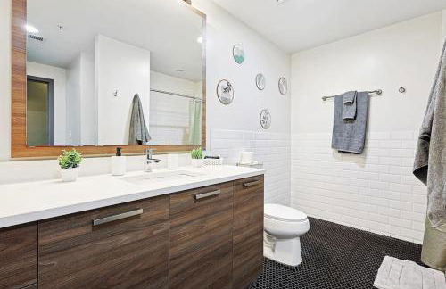 Luxury 1 Bed Downtown Views, POOL GYM Theater Room - Foto 7