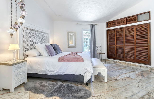 Golfinhos Magnificent Spacious 5 Bedroom Villa - Foto 50