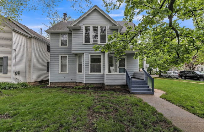 Unique Charmer: Outdoor Space & More Near Um 3 Bedroom Home by RedAwning - Foto 27