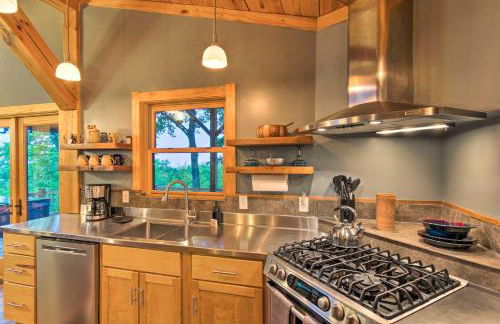 Couples Treehouse Retreat with Hot Tub and Views - Foto 12