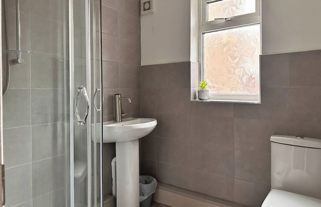 2 Bedroom Apartment-sleeps 6-parking-wifi - Photo 18