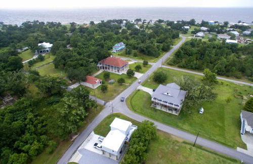 Modern Waveland Home with Deck - Walk to the Beach! - Foto 26