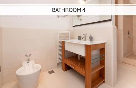 VILLA PHILIPPA - luxurious five-room villa - idyllic location - first row to the sea - spectacular view of the sea bay - unforgettable sunsets - 15 minutes from Supetar ferry port - free parking - private heated pool - Foto 25