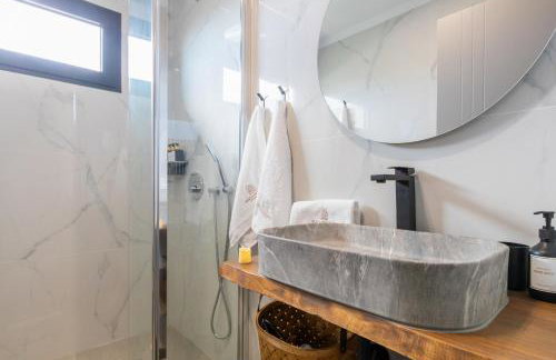 Apartamento de Lujo con Jacuzzi Privado, Piscina y Vistas al Mar - Foto 30