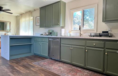 Relax Under the Stars, Best view in town , Yosemite House with Firepit, Hot Tub, Game Room & Pool table - Foto 11