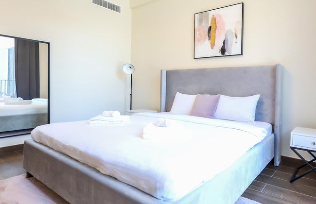 Elite LUX Holiday Homes - Captivating 1BR Apt Games Pool Gym in Arjan Dubai - Photo 2