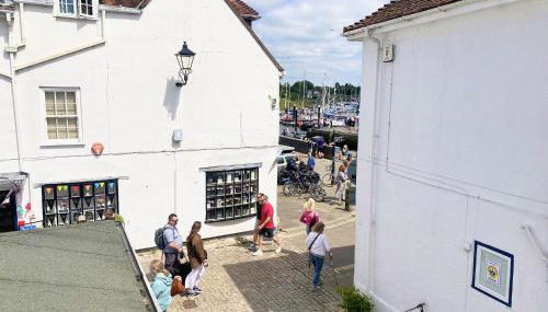 Stylish Cottage with Quay and River View - Foto 4