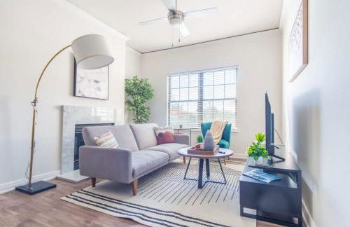 Boulevard Stays 1BR King Suite Pool Gym & Parking 01 - Foto 1